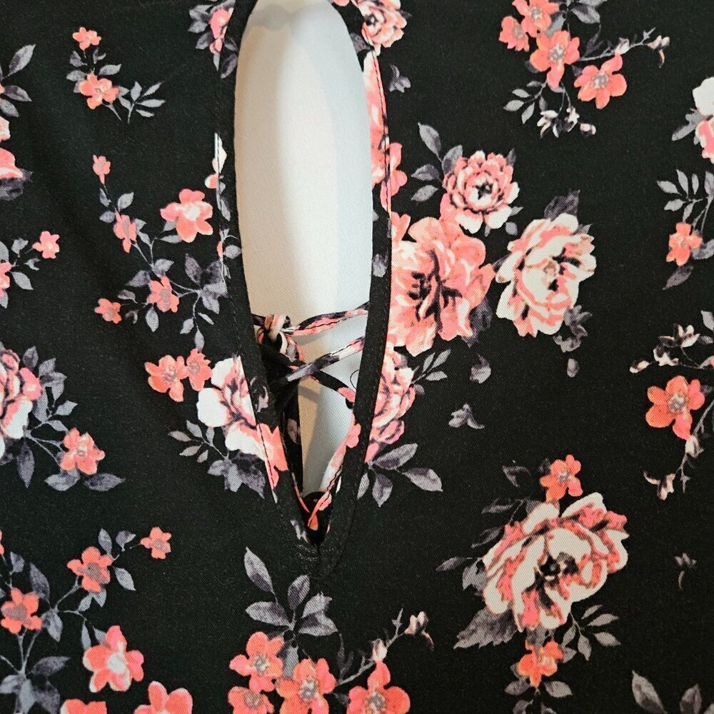 Torrid black floral romper size 00‎ - Picture 4 of 7